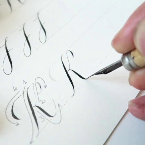 Искусство письма: Почему каллиграфия в Ломоносове становится спасением для современных школьников